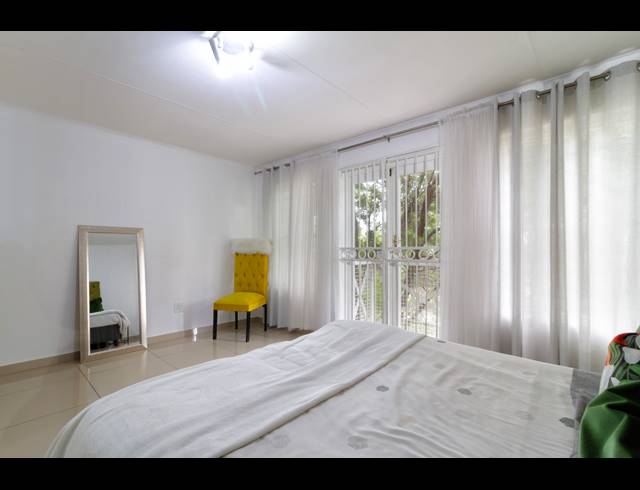 2 BEDROOM TOWNHOUSE FOR SALE IN RADIOKOP